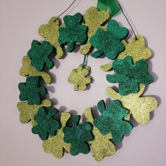 St. Patrick's day sparkly wooden wreath - Picture 2 of 3